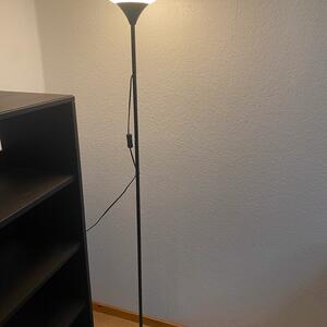 IKEA golvlampa bortskänkes
