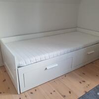 Säng 80cm med förvaring under (IKEA Brimnes)