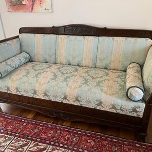 Fin gammal soffa bortskänkes