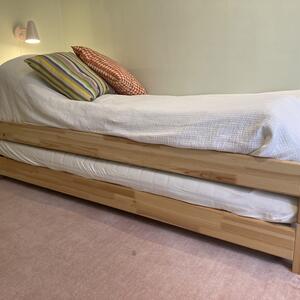 Stapelbar säng i furu, 80 x 200