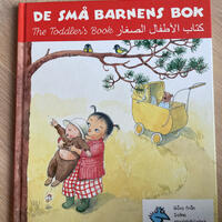 Barnbok på svenska, engelska och arabiska 