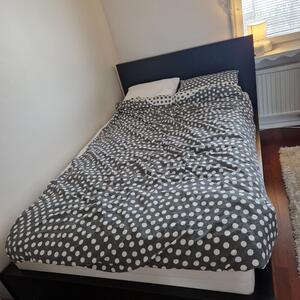 120 cm säng Ikea, inklusive sängram