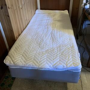 Ikea 90cm säng med bäddmadrass bortskänkes