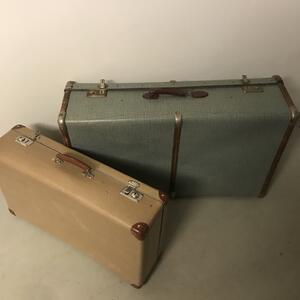 Två fina gamla koffertar