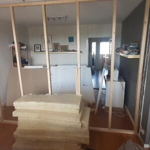 Träreglar och isoleringsskivor till innervägg