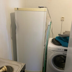 Tvättmaskin och frys 150 hög