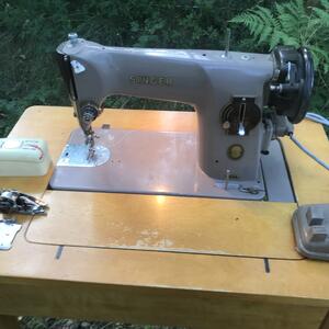 Singer sewing machine 