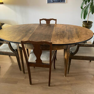 Matsalsbord Ovalt med 4-6 stolar 