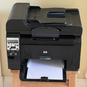 HP LaserJet 100 color MFP M175nw skrivare och skanner