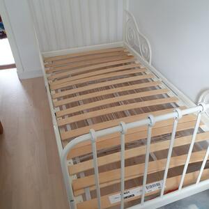 Barnsäng Ikea skänkes