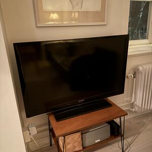 Sharp TV, ca 42”