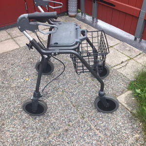 Rullator bortskänkes