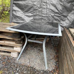 Glas bord utomhus