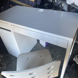 Skrivbord plus stol från IKEA