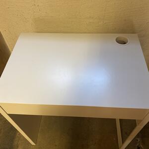 Skänker bort ett skrivbord