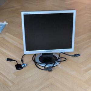 Skärm 17 tum, vga