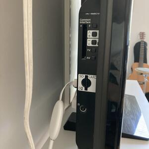 Välfungerande TV med tillbehör