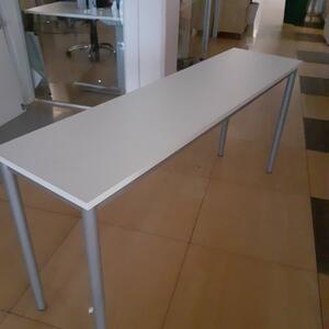 Kontorsmöbler skänkes