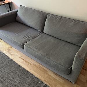 Grå soffa
