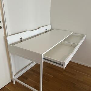 Skrivbord / datorbord med kabelhantering