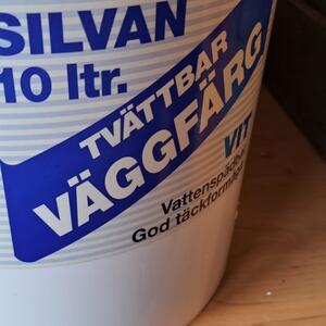 Vit väggfärg 