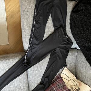 Tights bortskänkes