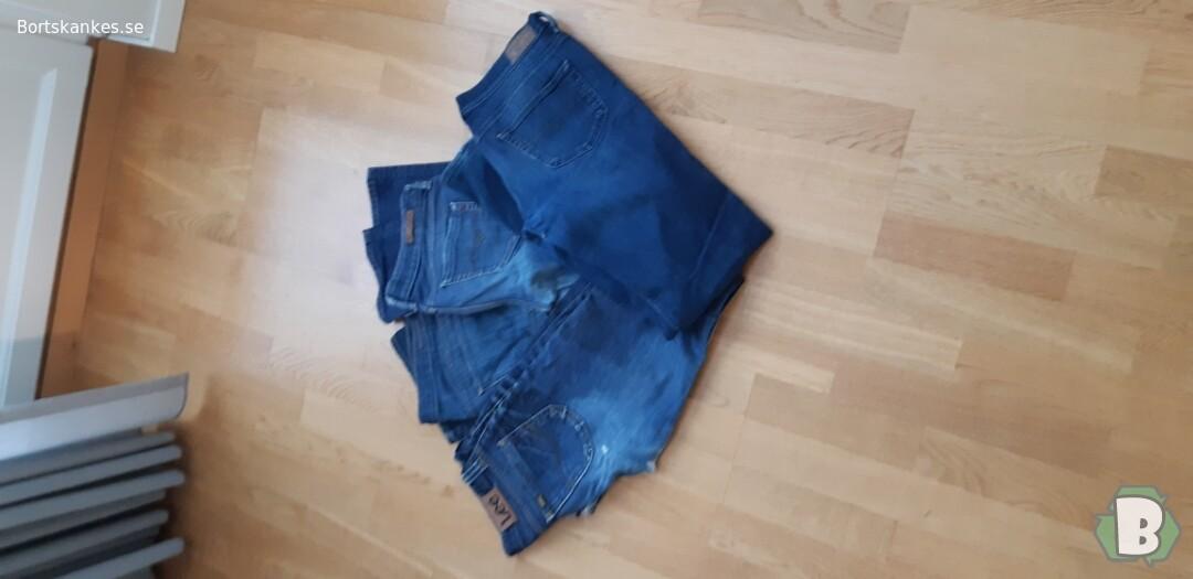 Gamla jeans bortkänkes!  på www.bortskankes.se