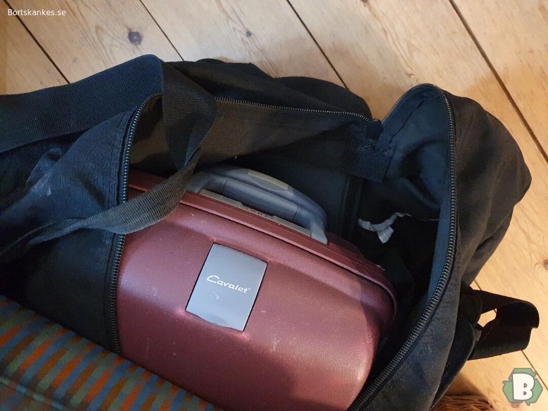 kabinväska, två weekendbags plus stor mjuk väska   på www.bortskankes.se